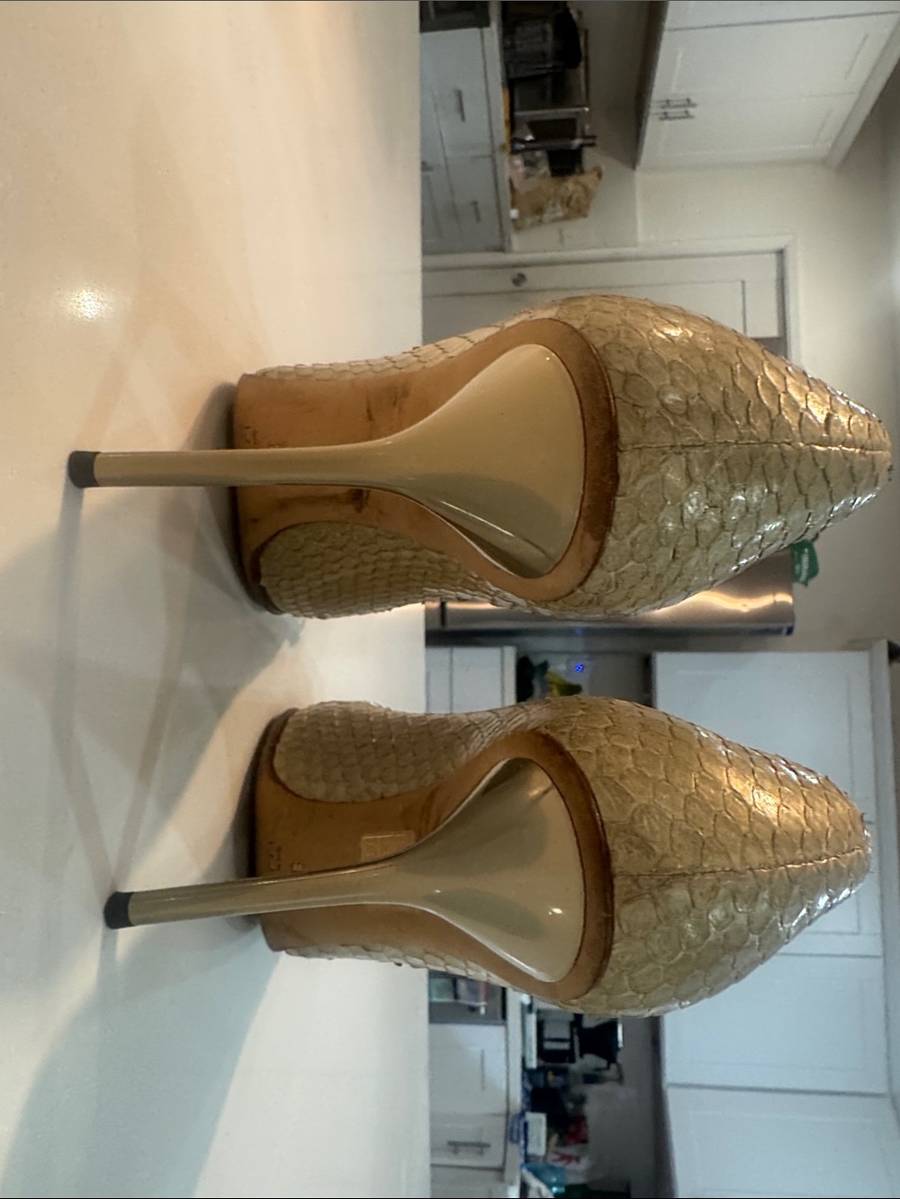 GUCCI 2004 “Tom Ford” Women's Pointed Toe Stiletto Pump in Light Beige -snake - Picture 16 of 17